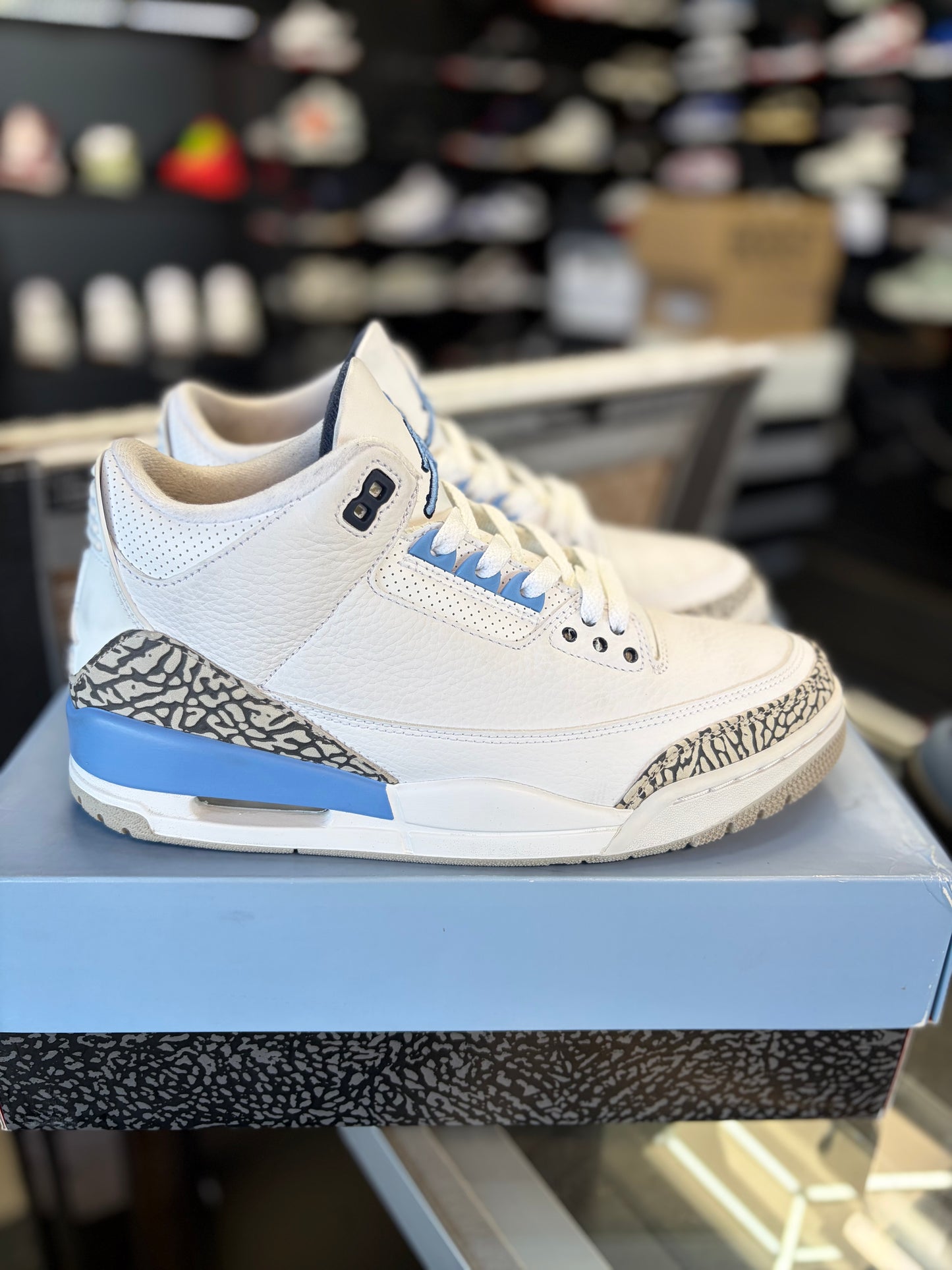 Jordan 3 “UNC” Size 9