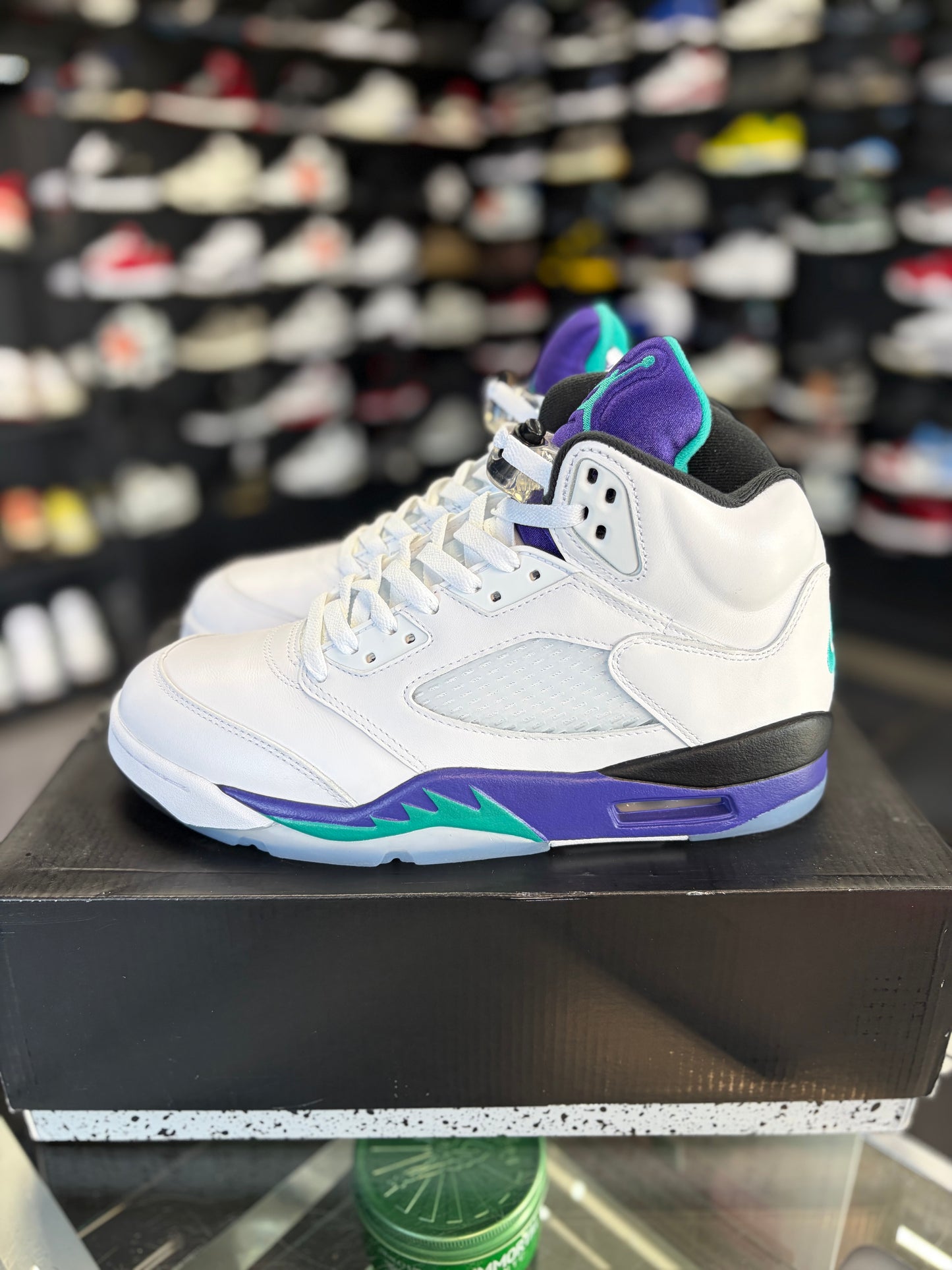 Jordan 5 “Grape” (2025) Size 9