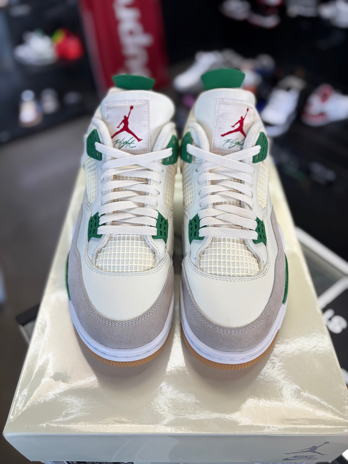 Jordan 4 SB “Pine Green” Size 10