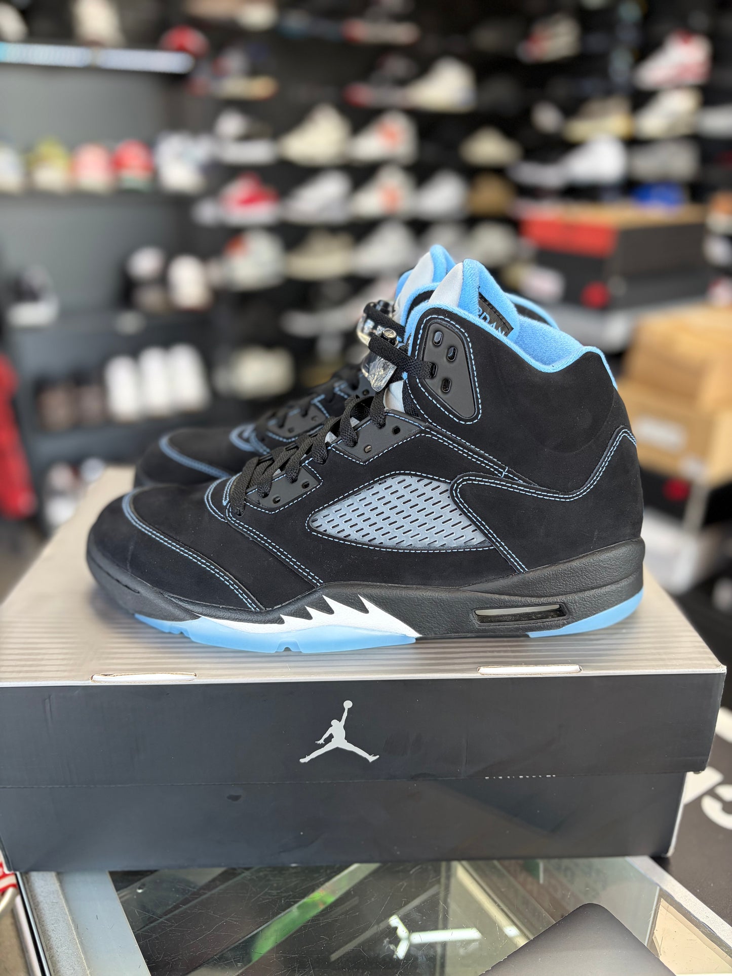 Jordan 5 “Black University Blue” Size 11.5