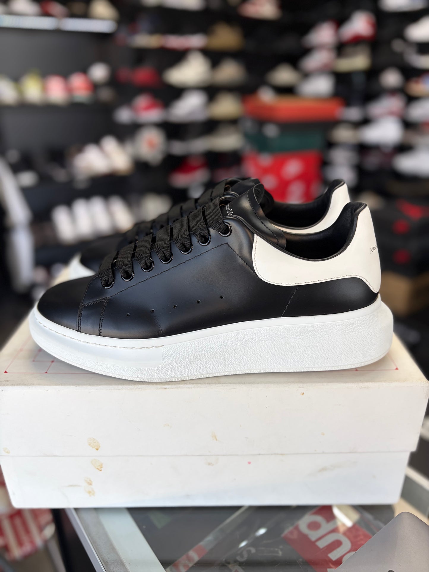 Alexander McQueen “Black/White” Size 44.5EU