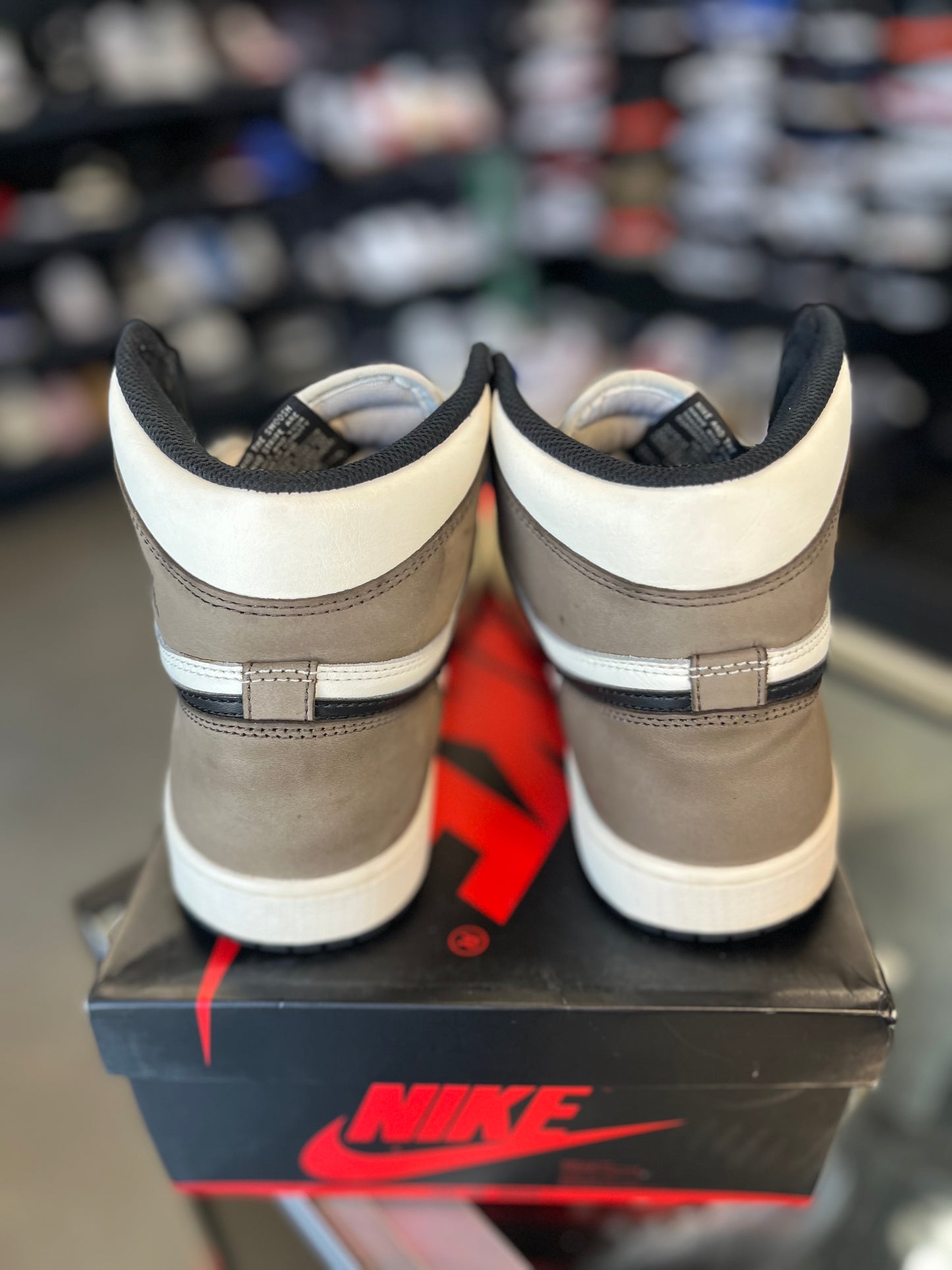 Jordan 1 “Mocha” Size 9.5