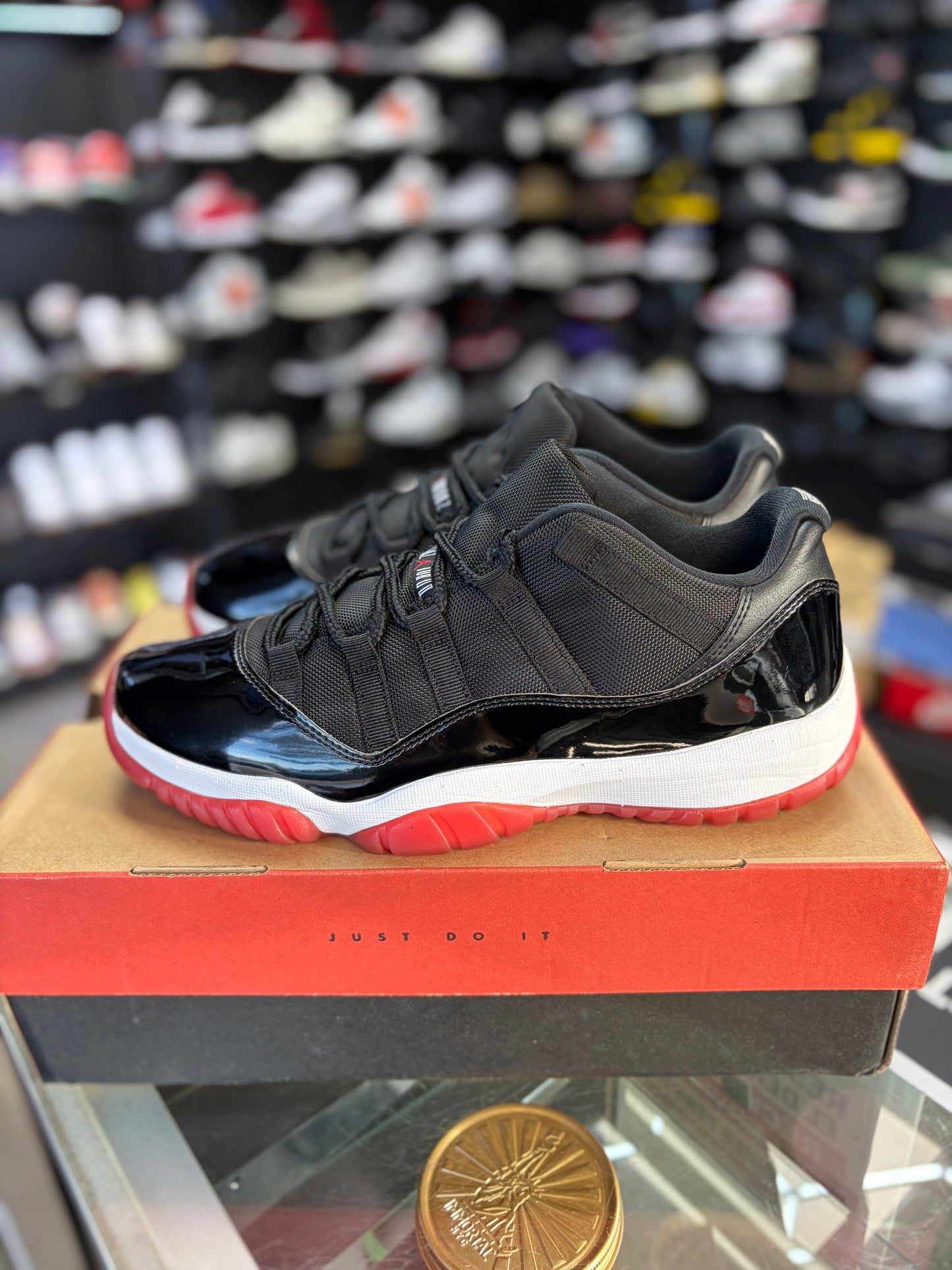 Jordan 11 Low “Bred” Size 10.5