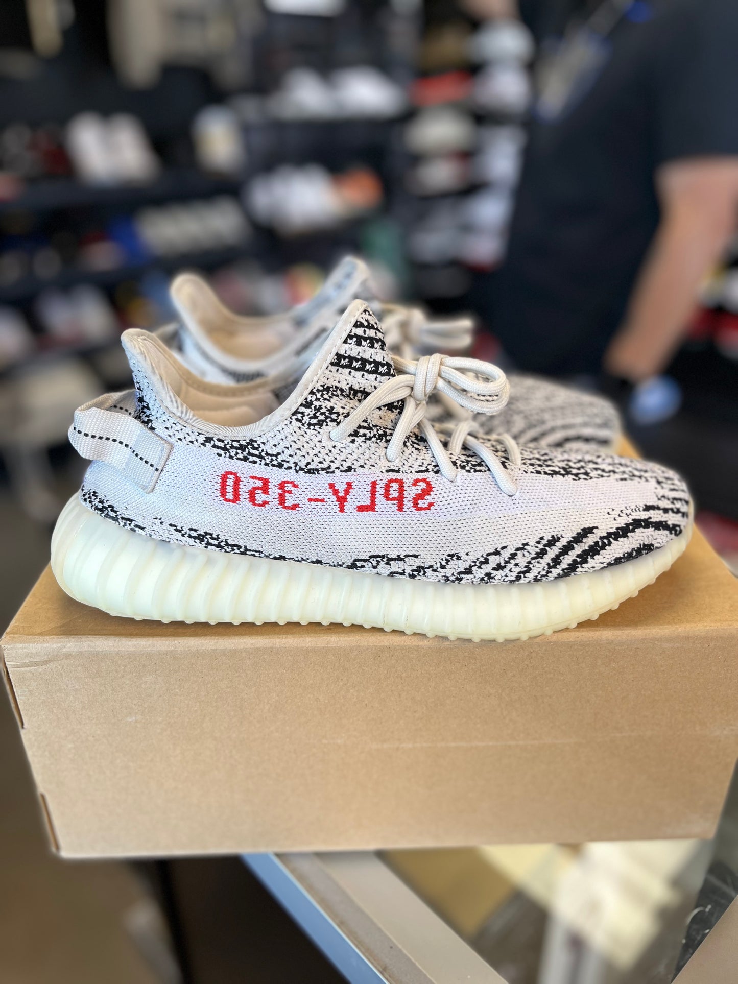 Yeezy 350 “Zebra” Size 9.5