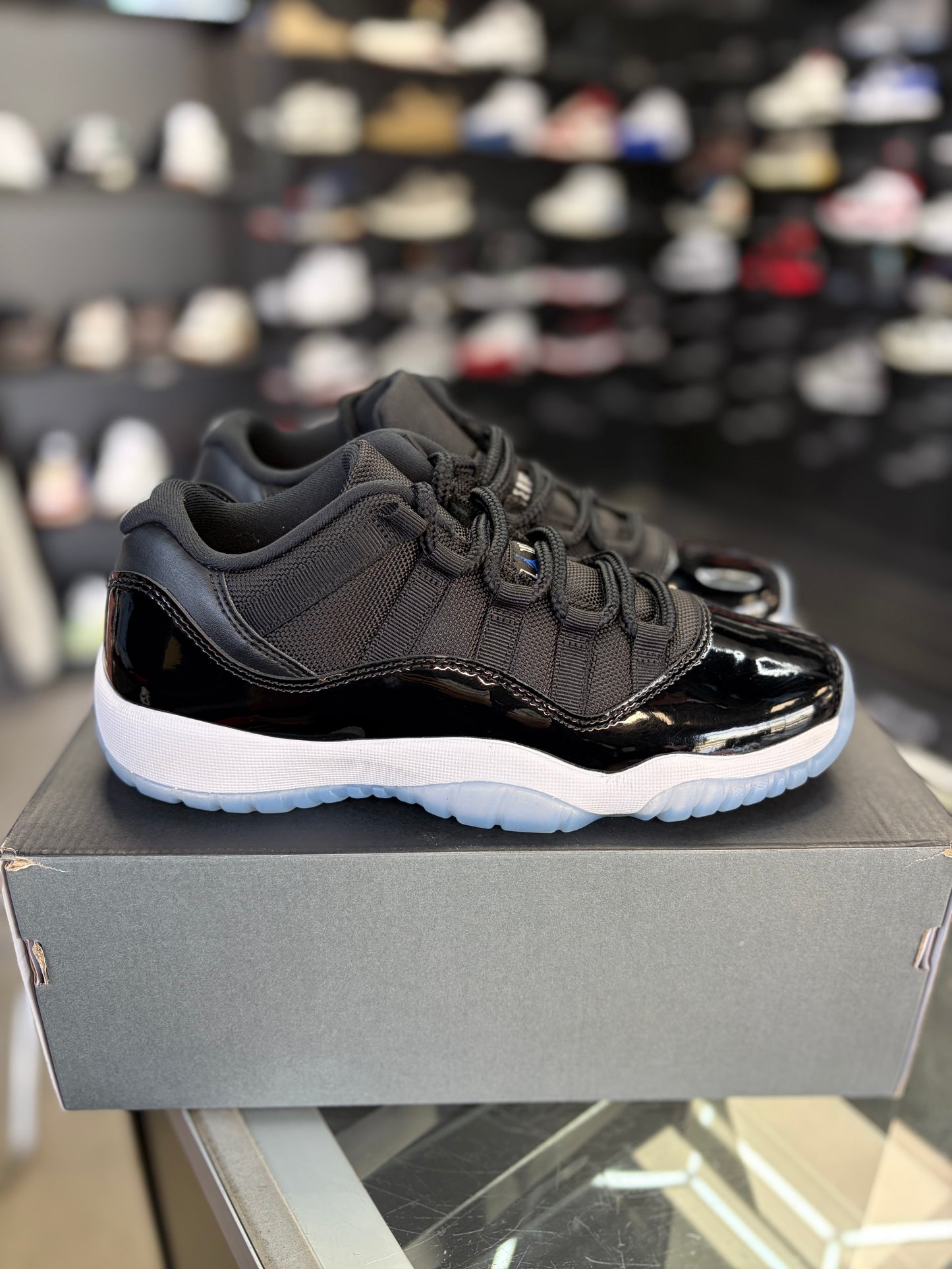 Jordan 11 Low (Gs) “SPACEJAM” Size  7y/8.5w
