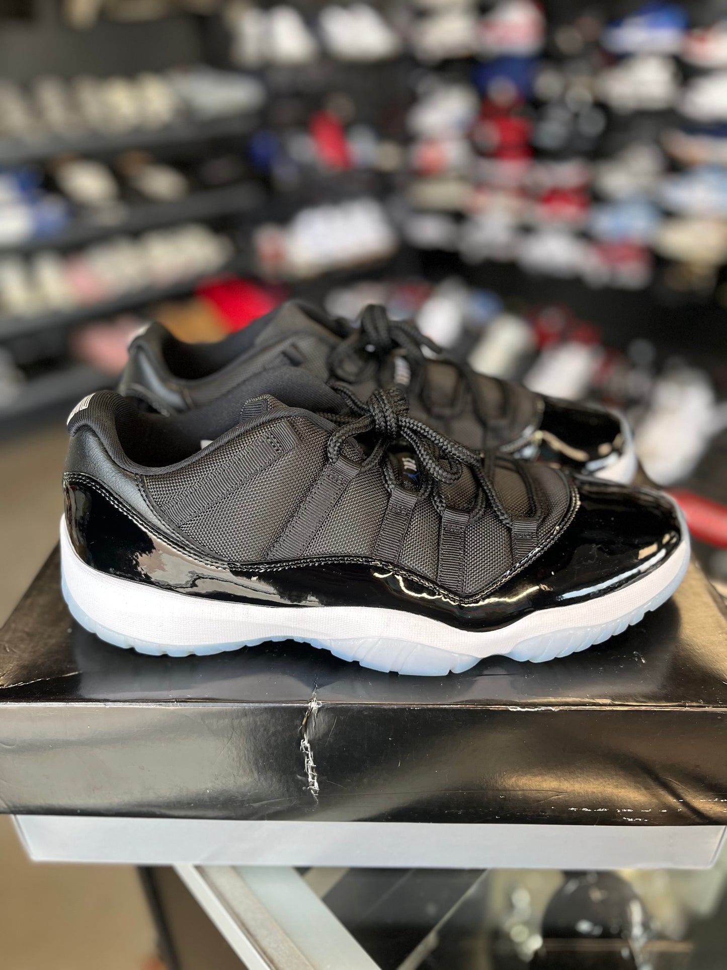 Jordan 11 Low “SPACEJAM” Size 13