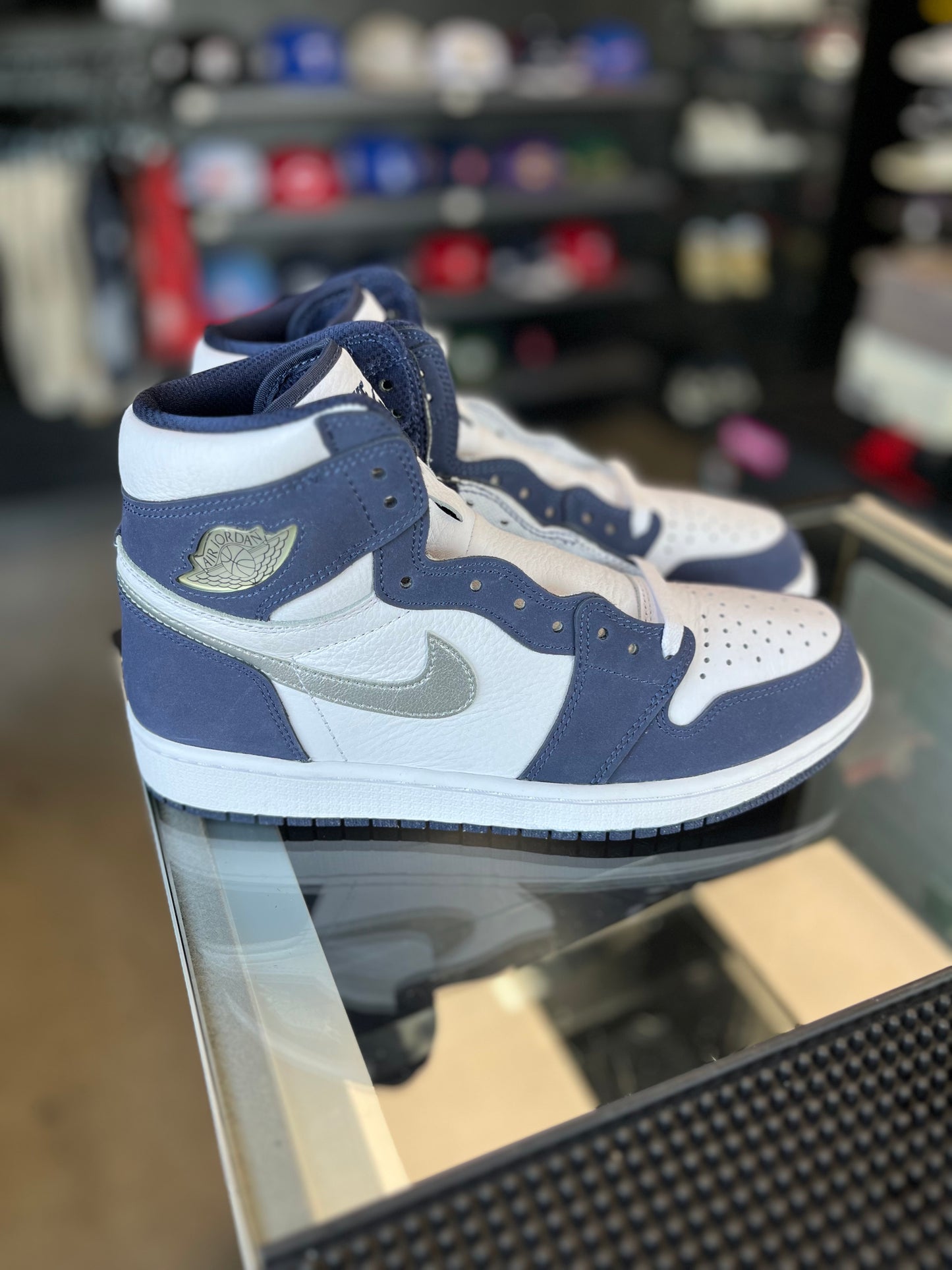 Jordan 1 “Midnight Navy” Size 9.5