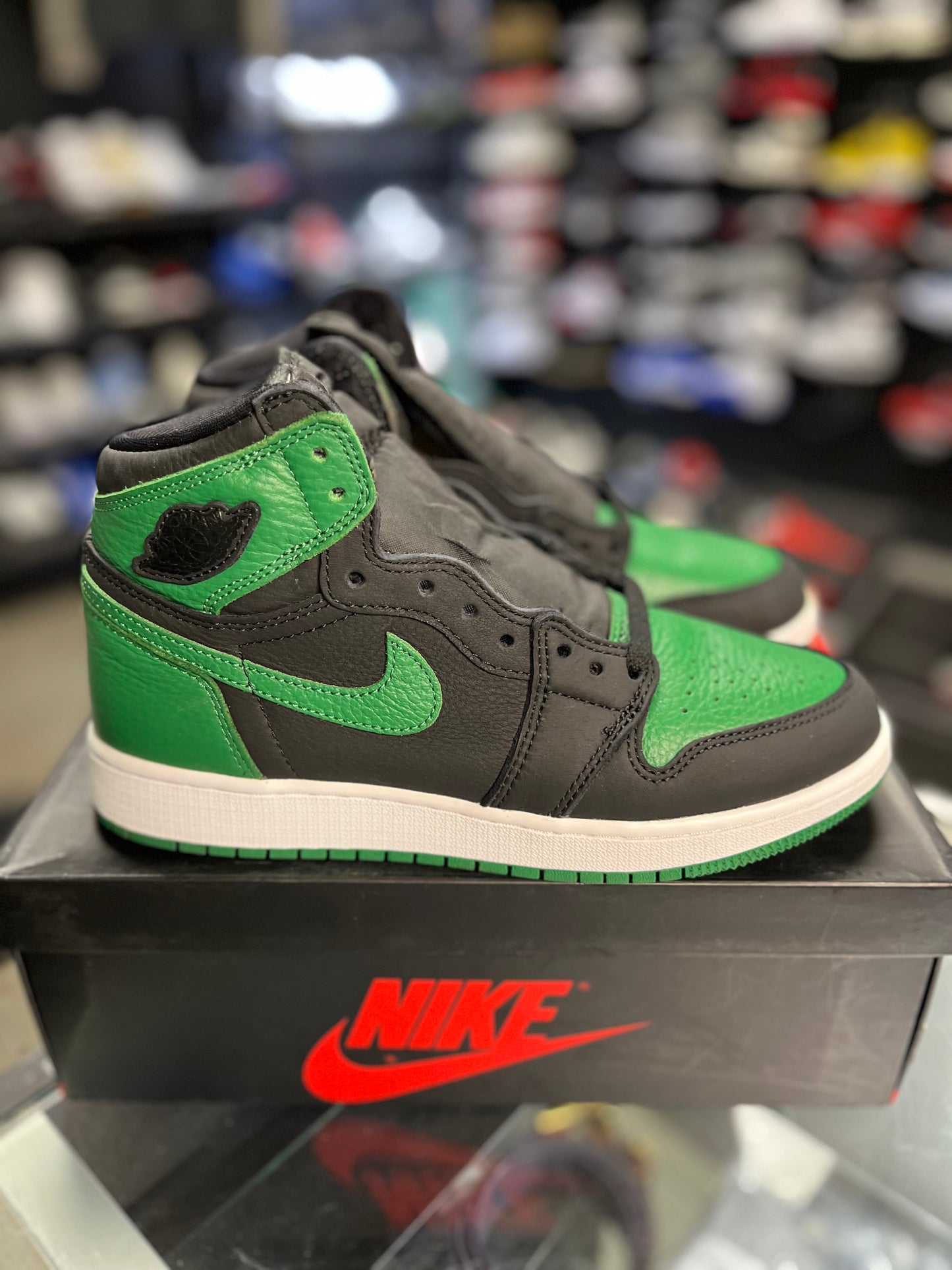 Jordan 1 “Pine Green 2.0” (Gs) Size 7y/8.5w