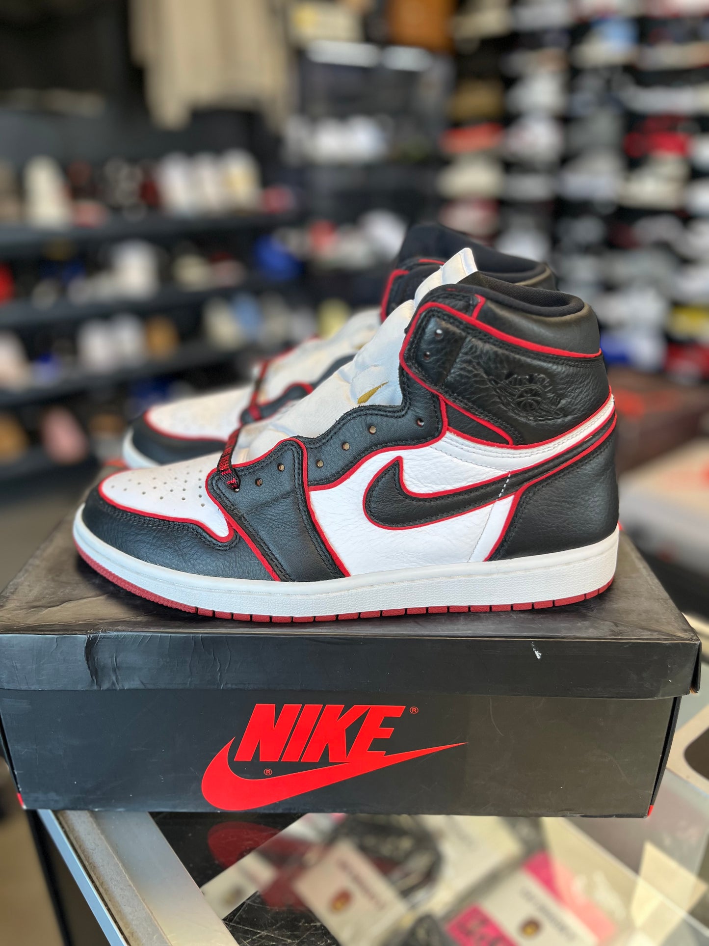 Jordan 1 “Bloodline” Size 11