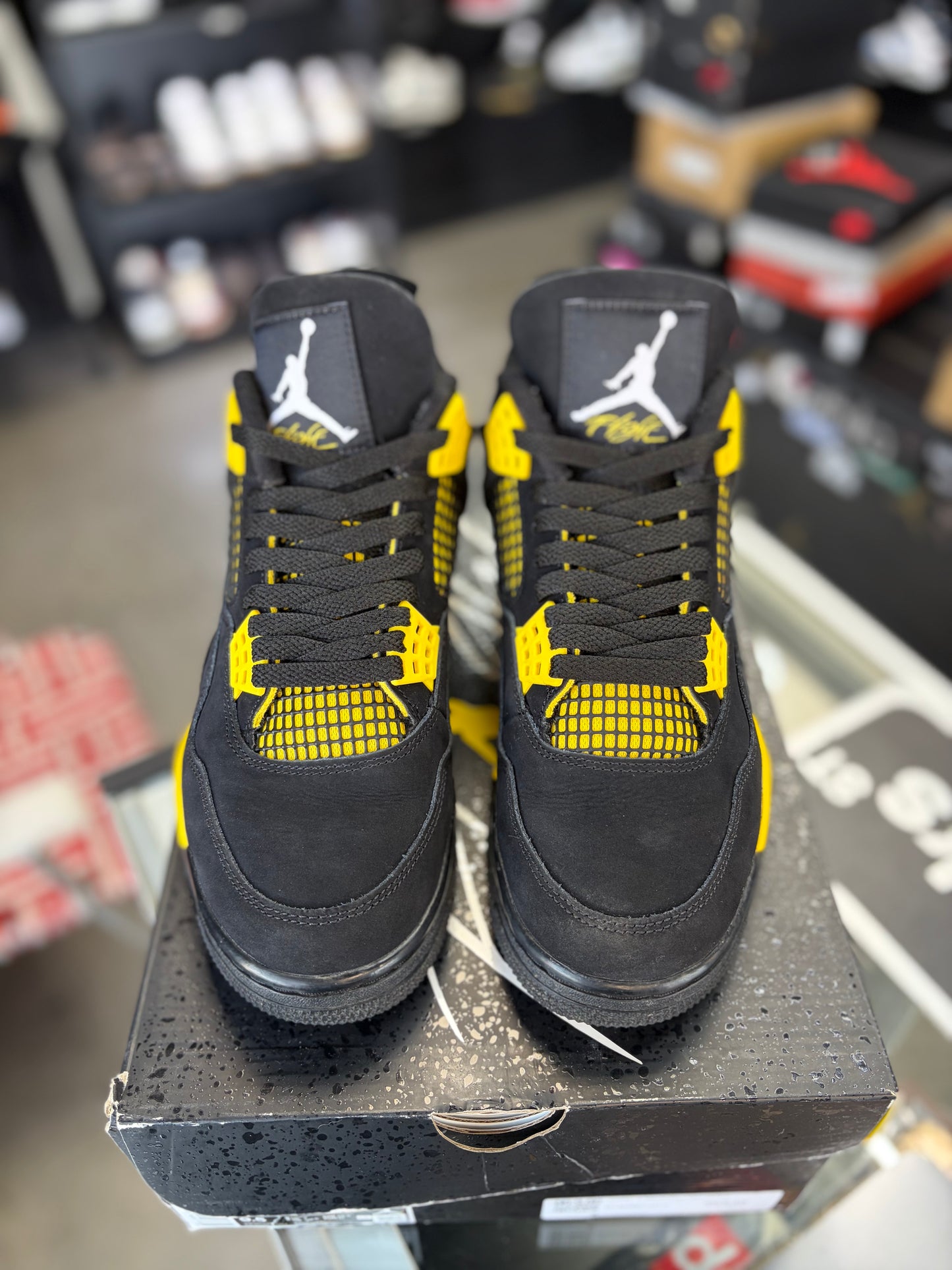 Jordan 4 “Thunder” Size 8