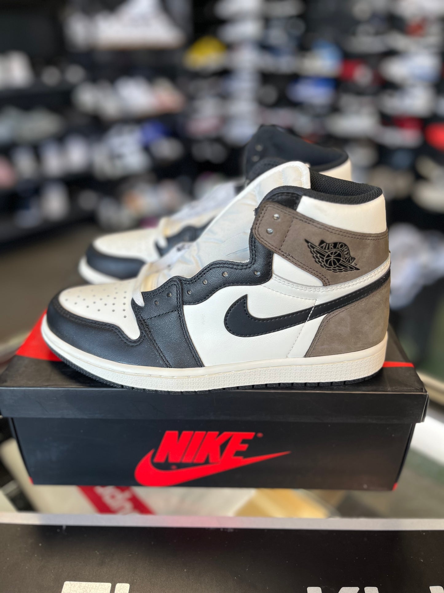 Jordan 1 “Mocha” Size 8