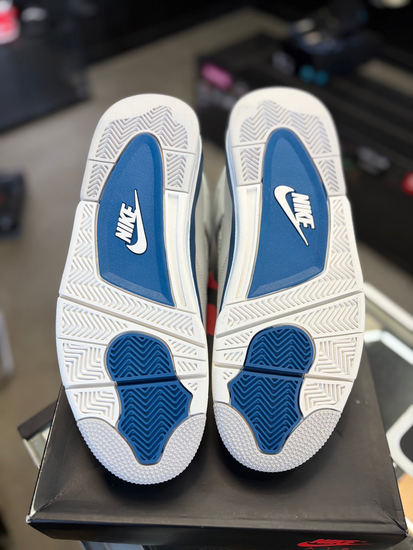 Jordan 4 “Military Blue” Size 9.5