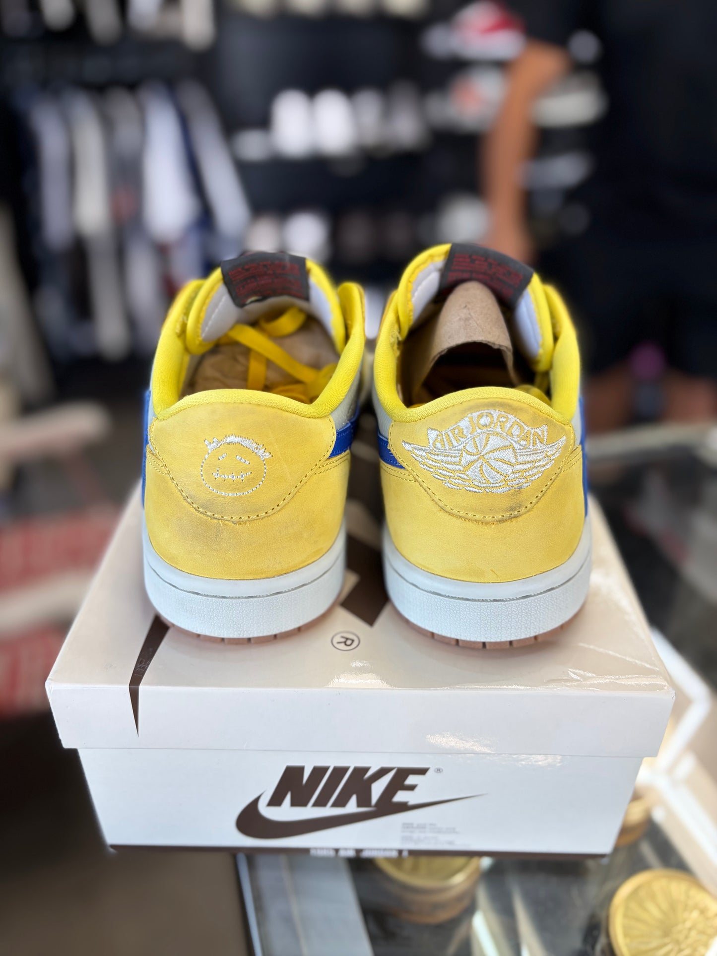 Jordan 1 Low “Canary” Size 9w/7.5m