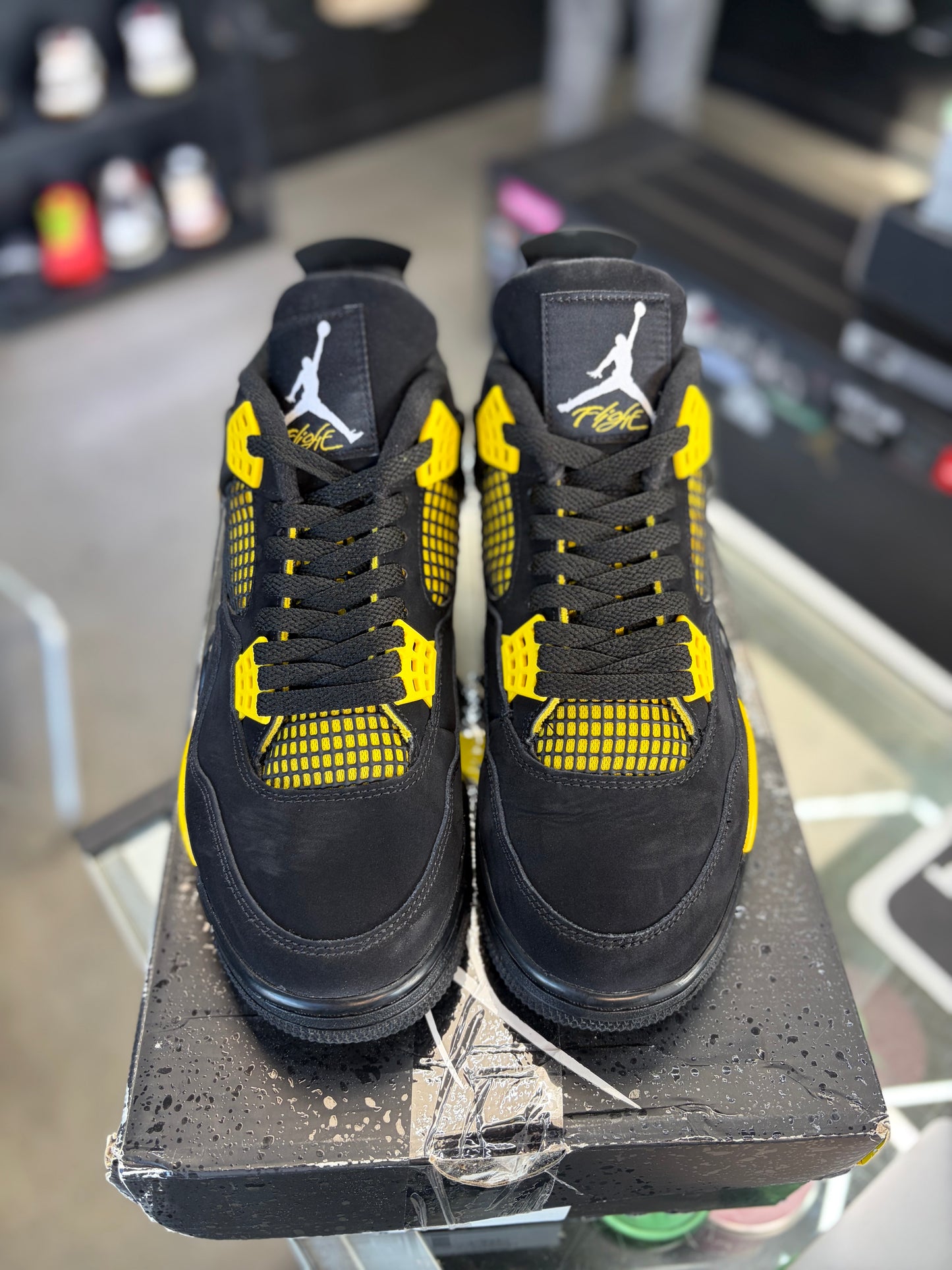 Jordan 4 “Thunder” Size 9