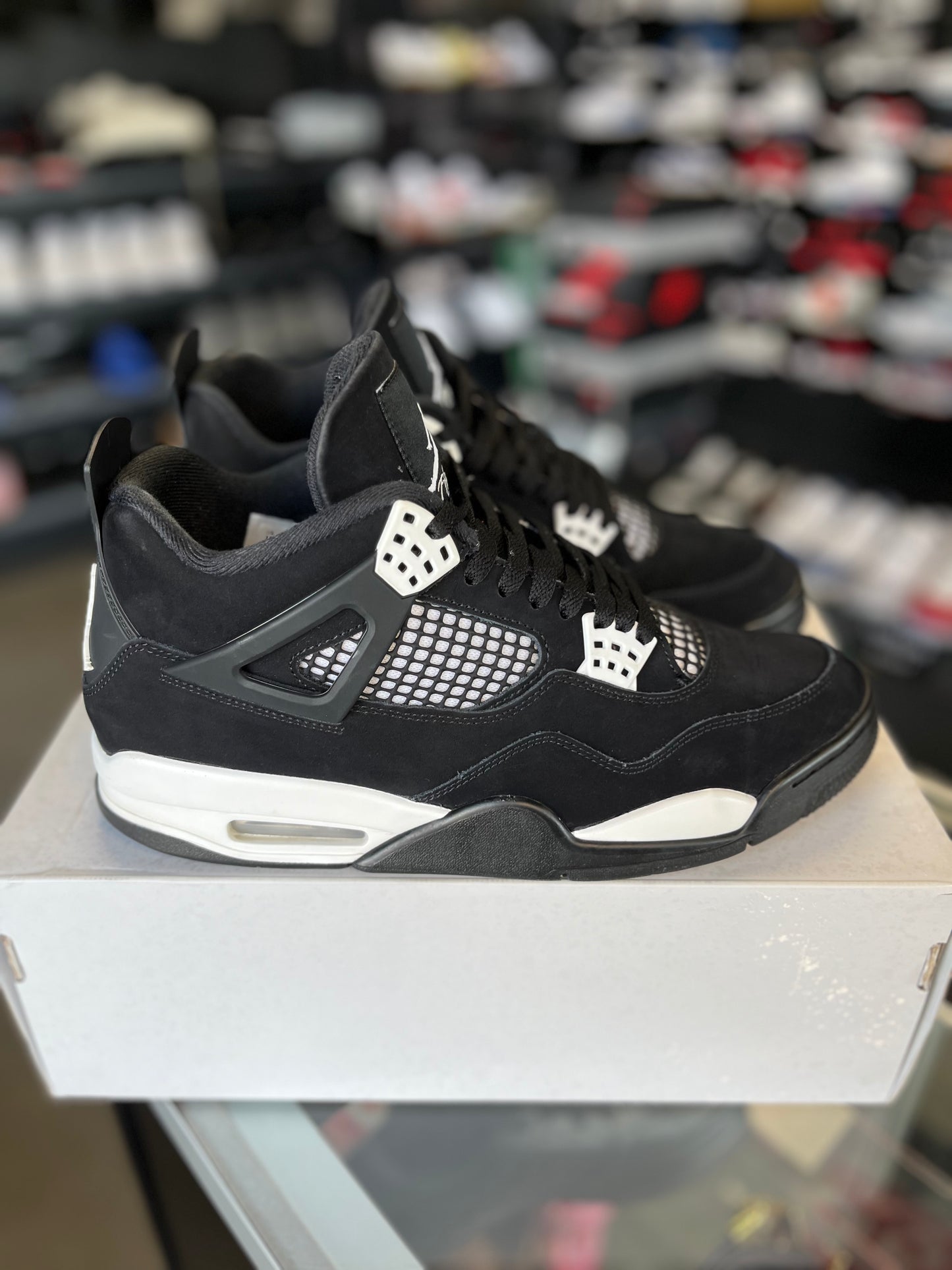 Jordan 4 “White Thunder” Size 11