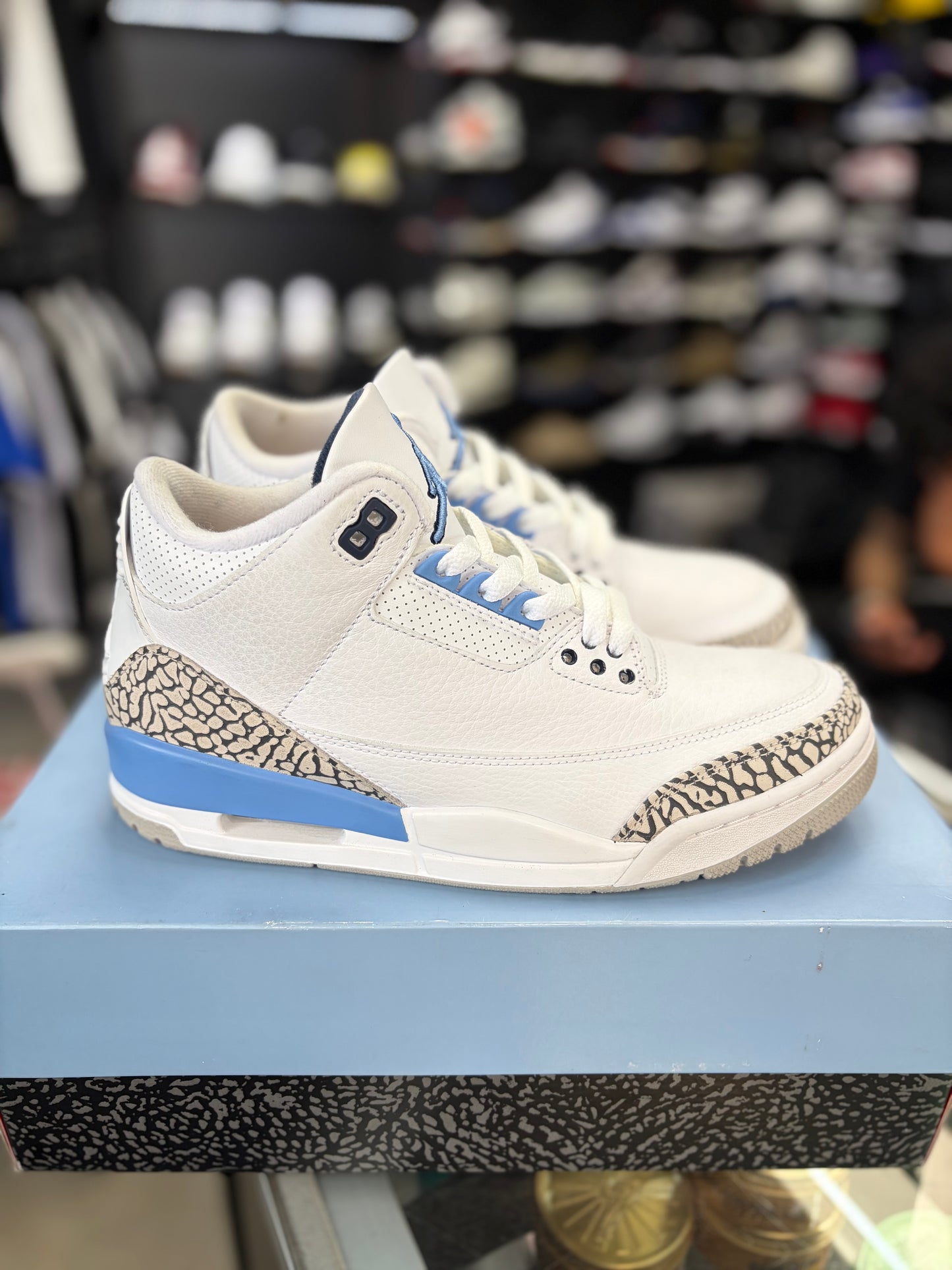 Jordan 3 “UNC” Size 8