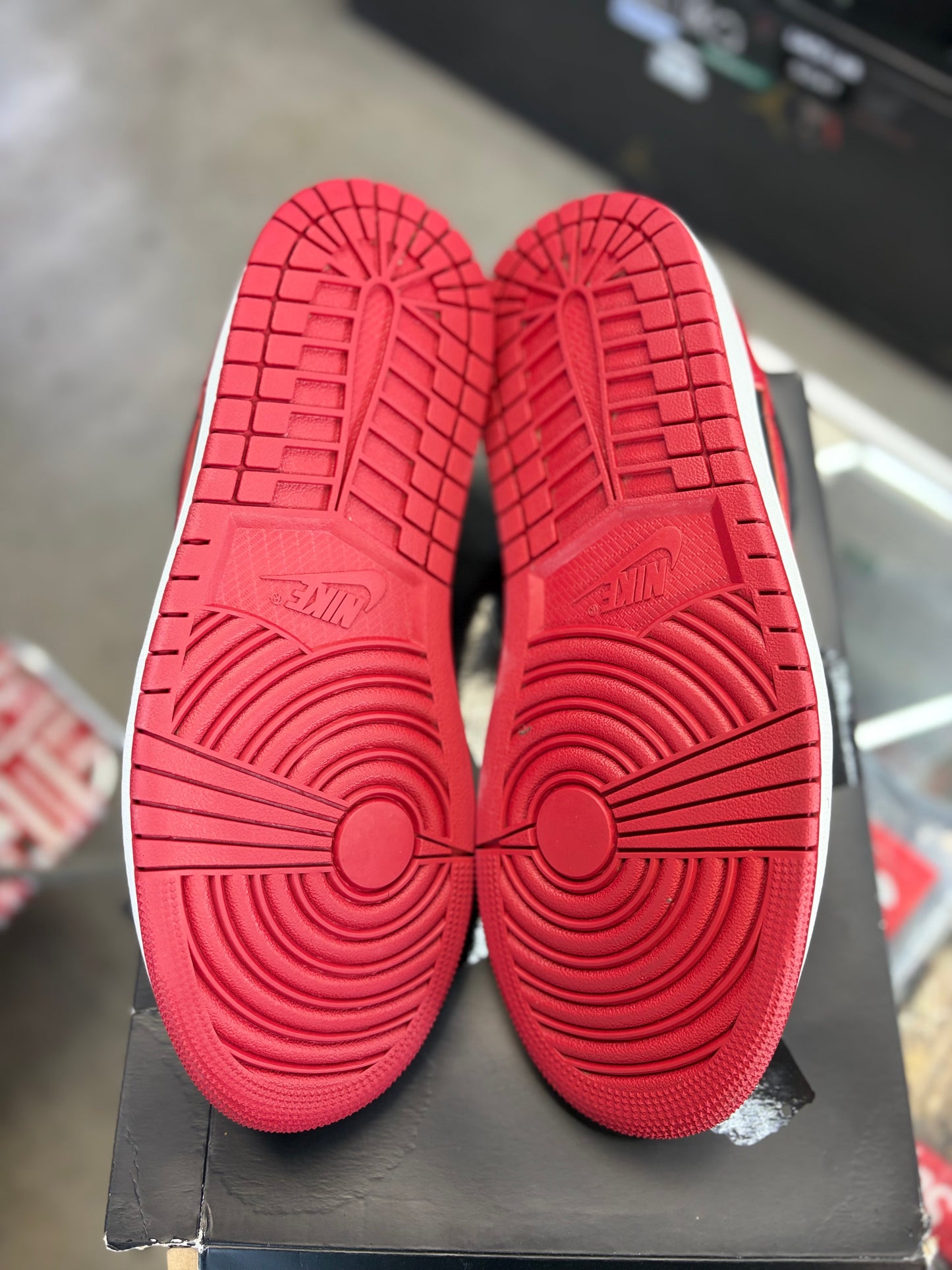 Jordan 1 Low “Banned” Size 9.5