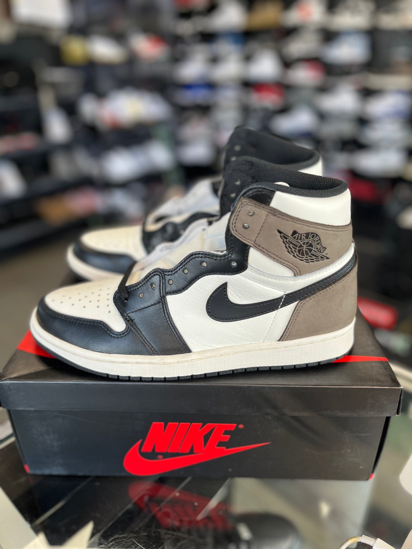 Jordan 1 “Mocha” Size 9.5
