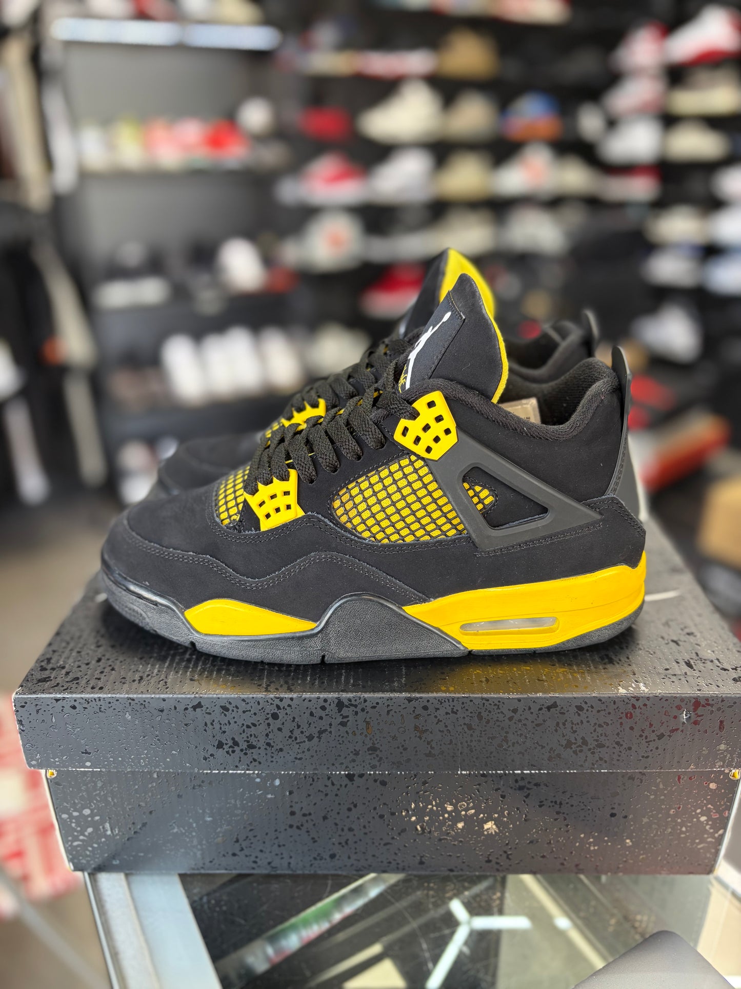 Jordan 4 “Thunder” Size 8