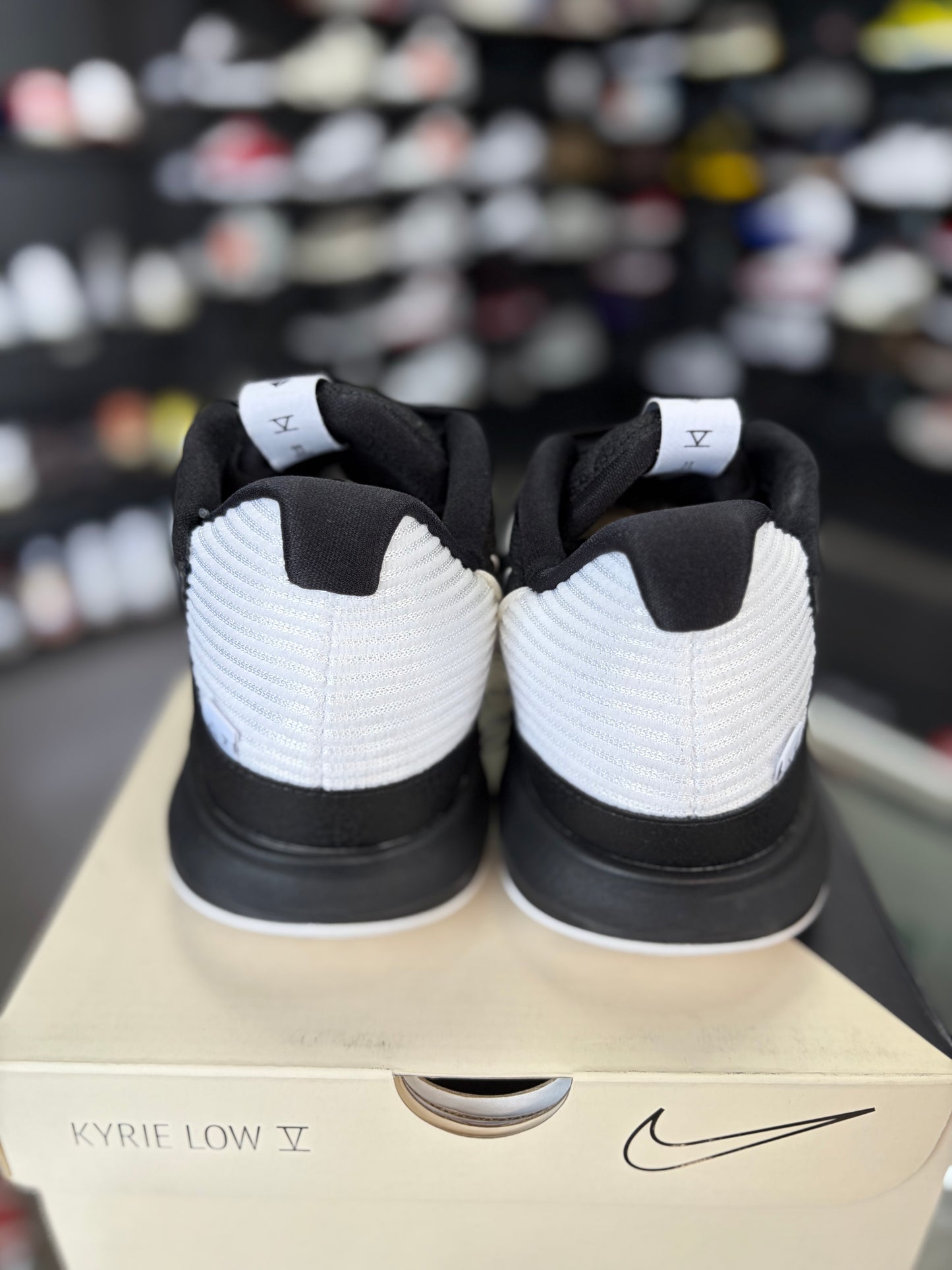 Kyrie 5 Low “Black/White” Size 9.5
