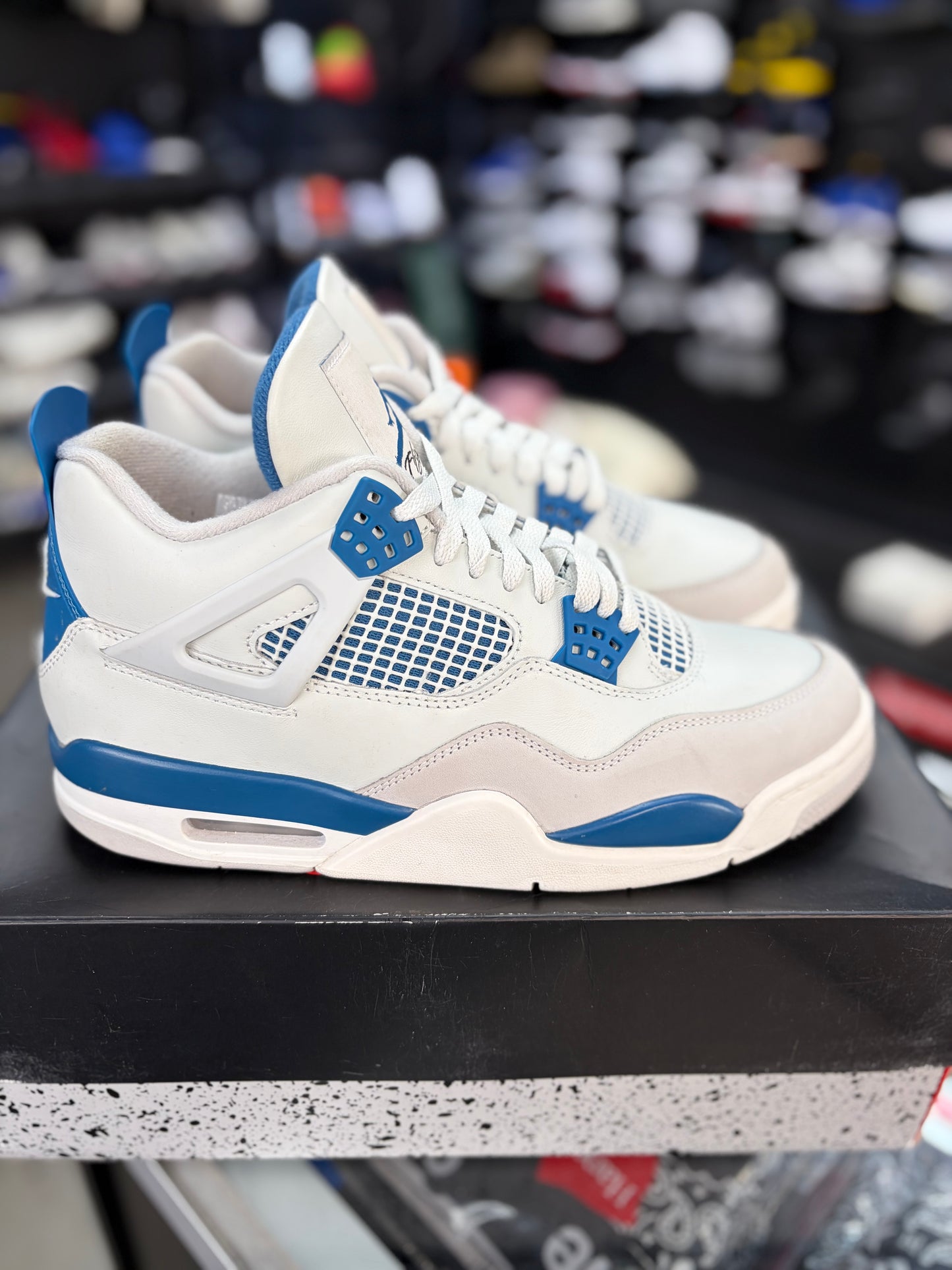 Jordan 4 “Military Blue” Size 9.5