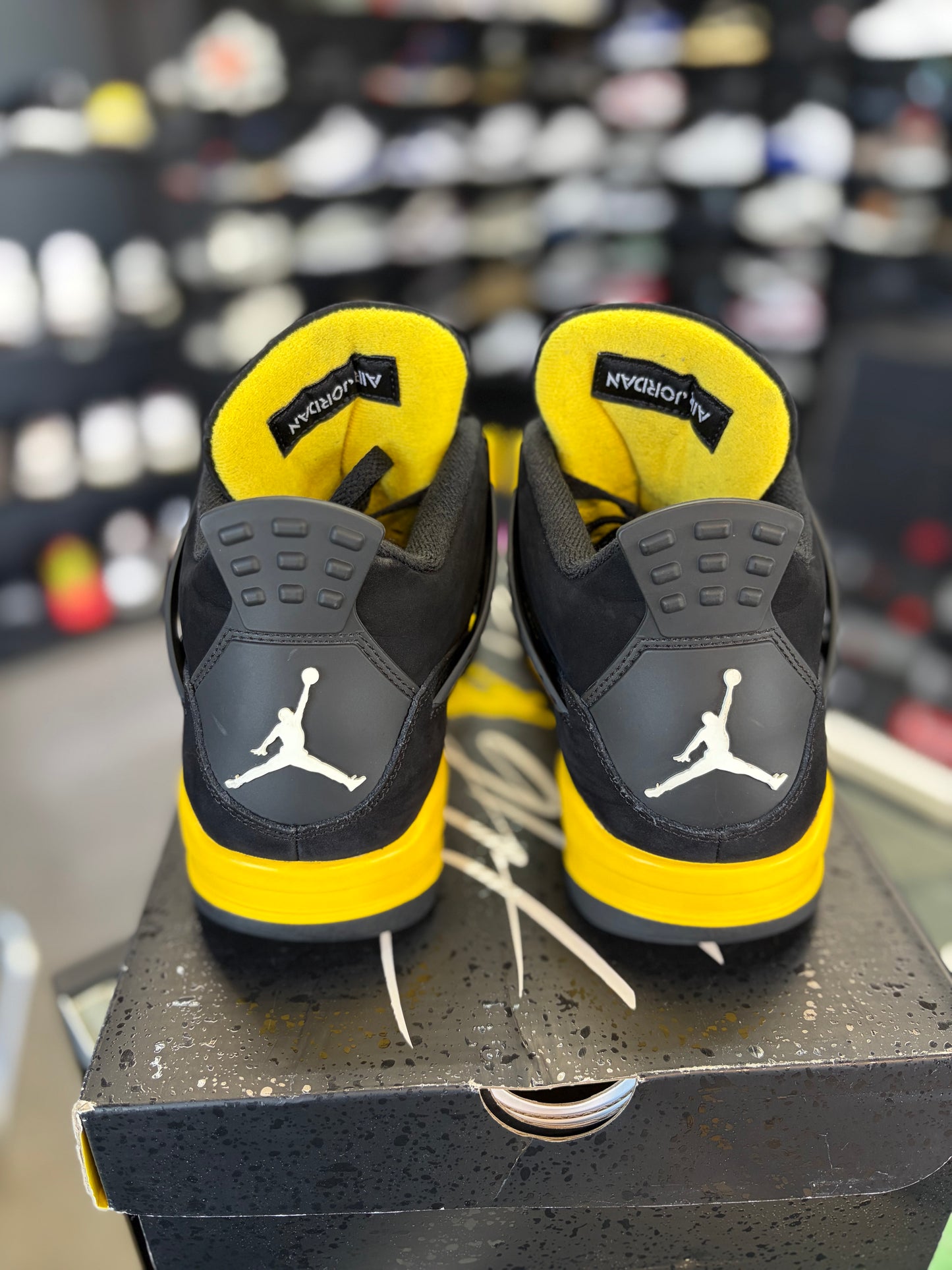 Jordan 4 “Thunder” Size 8