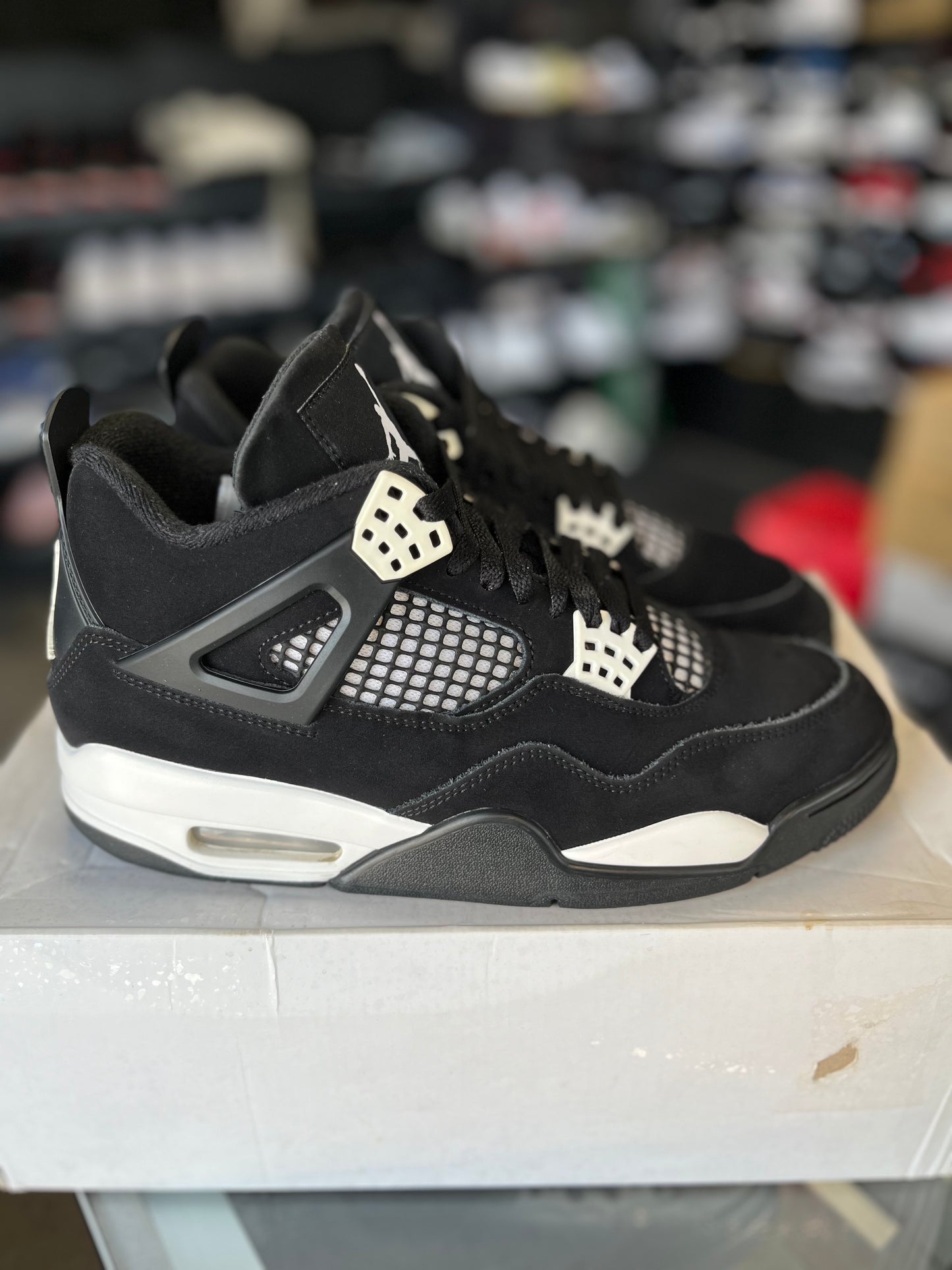 Jordan 4 “White Thunder” Size 8