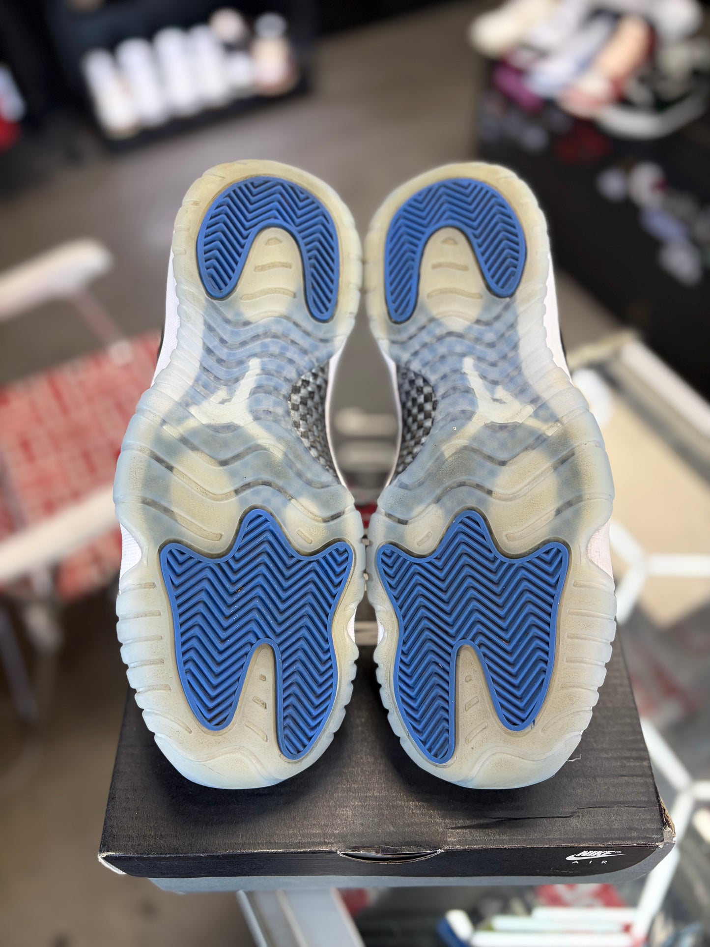 Jordan 11 Low “SPACEJAM” (Gs) Size  6y/7.5w