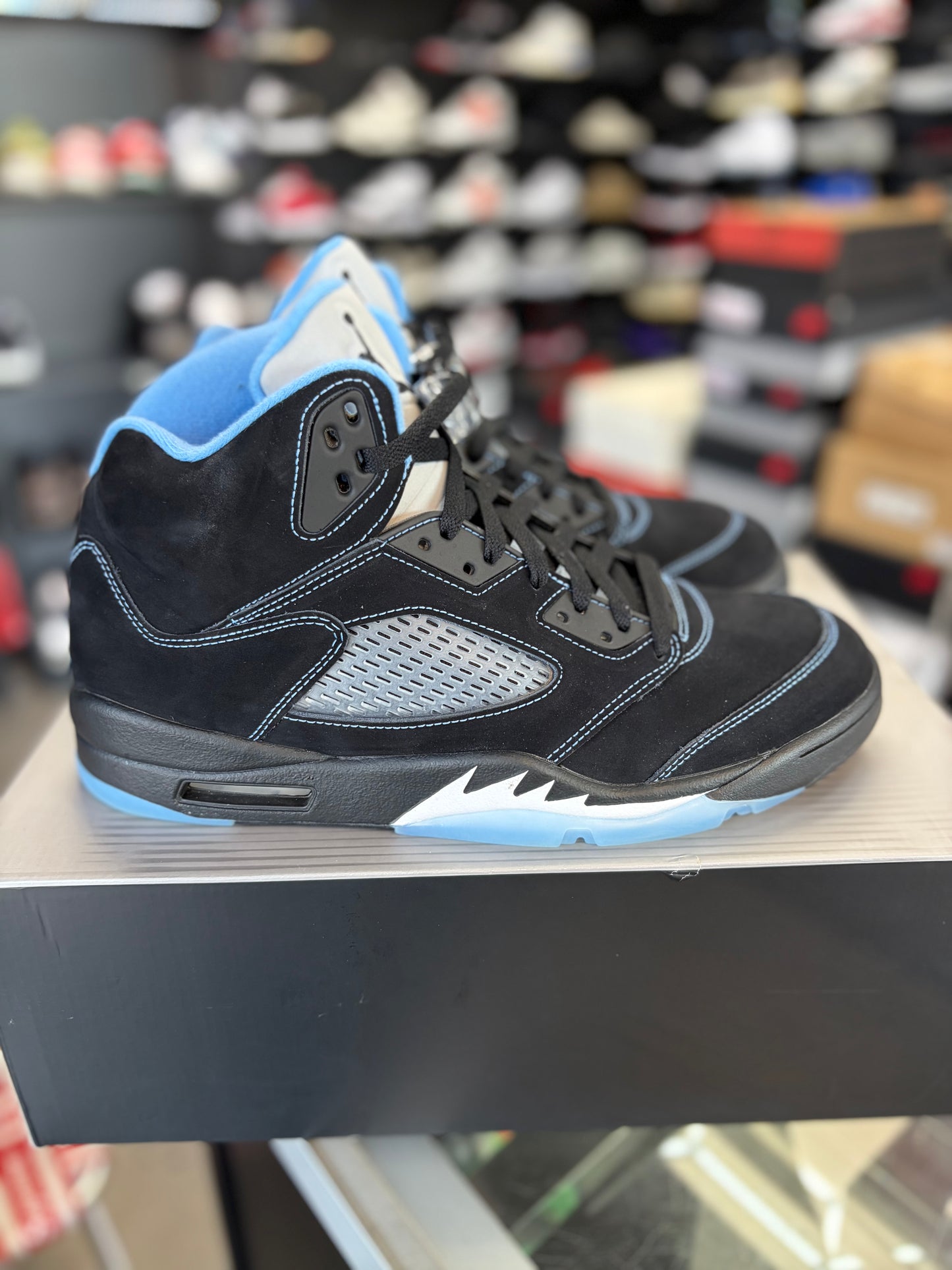 Jordan 5 “Black University Blue” Size 11.5