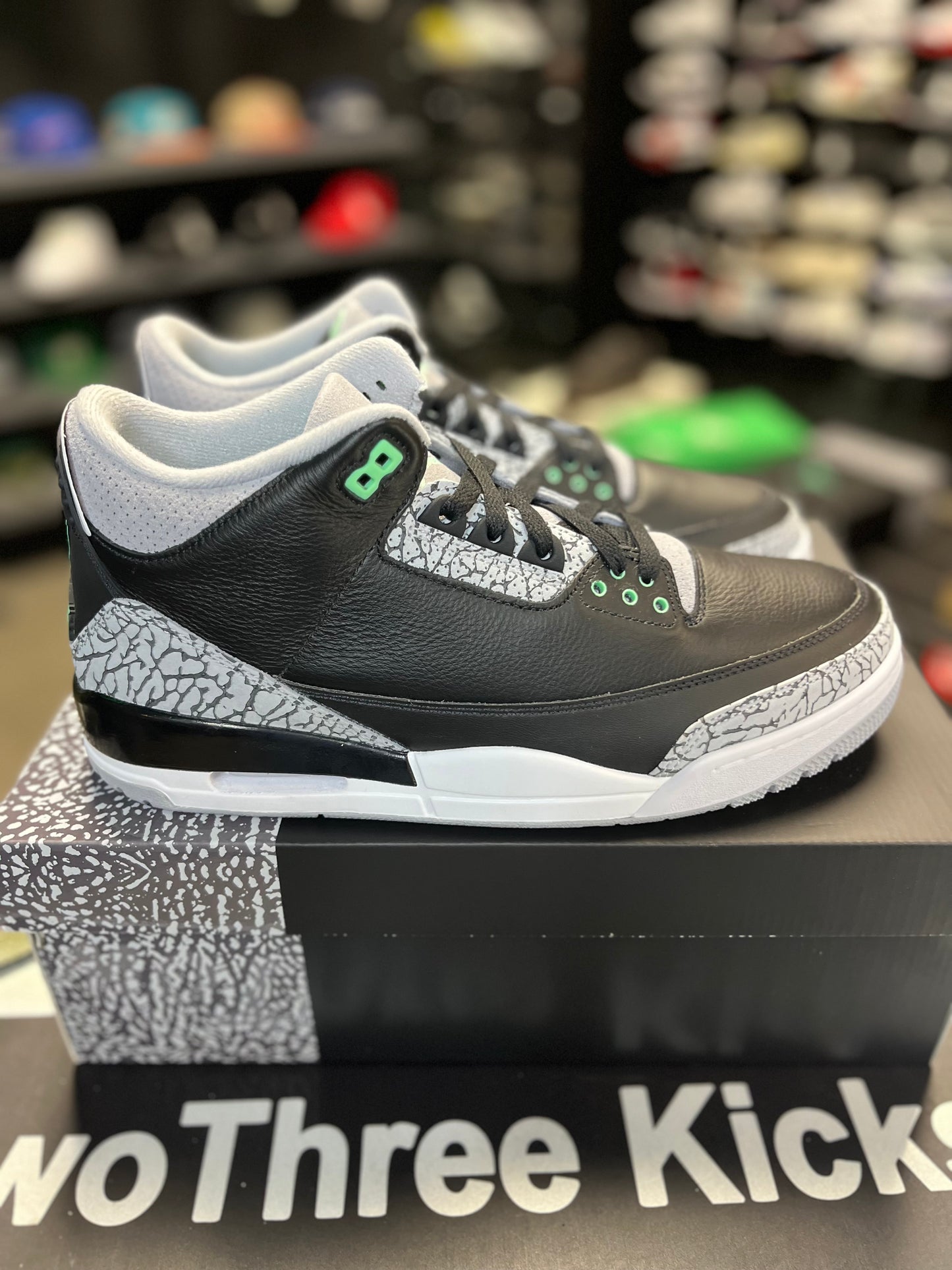 Jordan 3 “Green Glow” Size 11