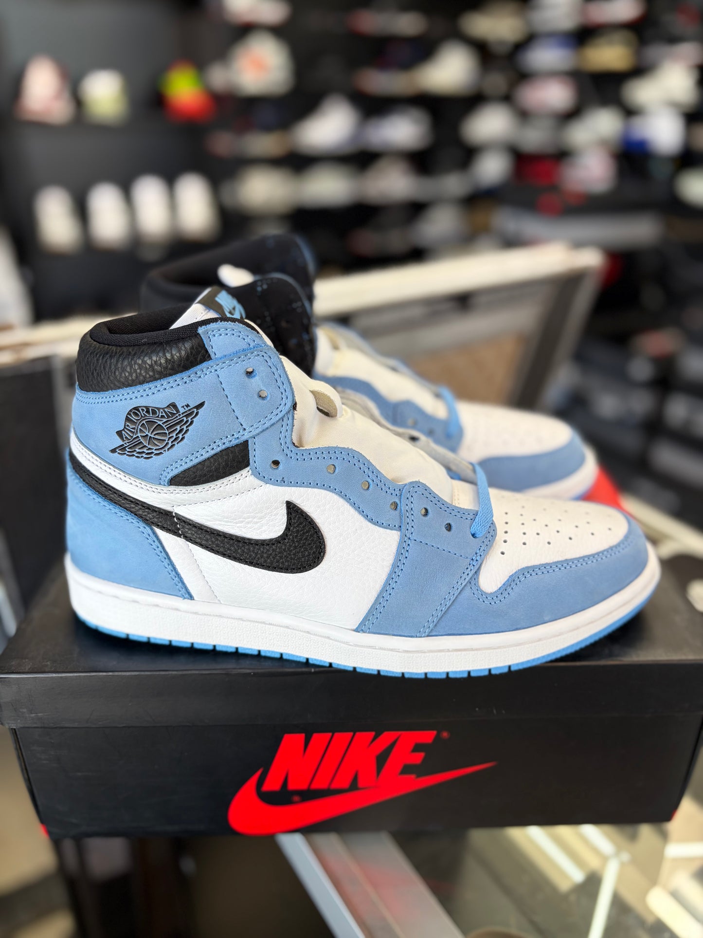 Jordan 1 “University Blue” Size 10.5