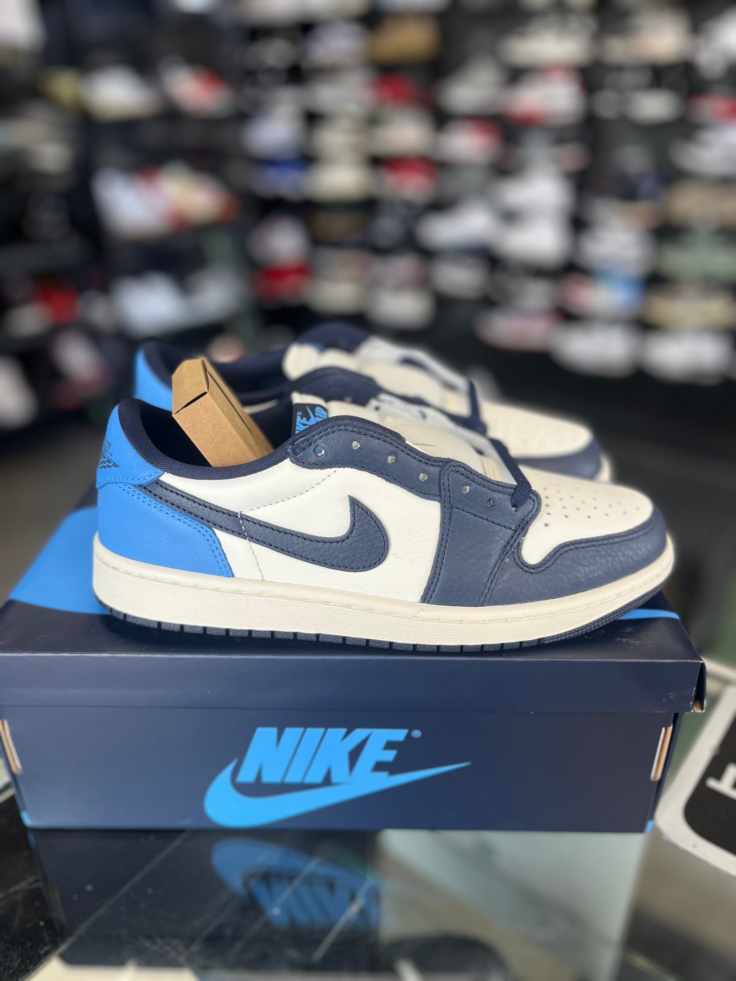 Jordan 1 Low “Obsidian UNC” Size 8.5