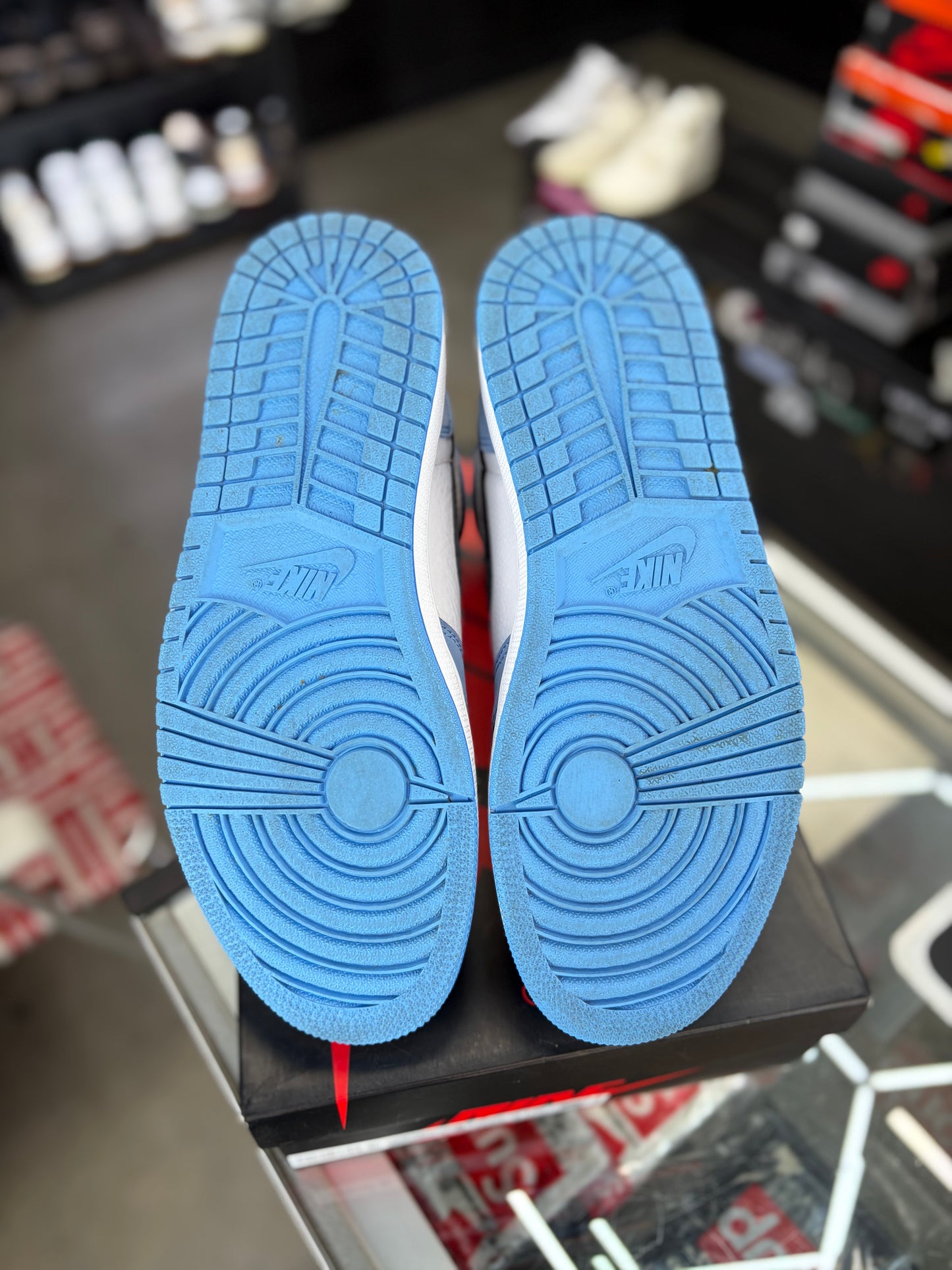 Jordan 1 “University Blue” Size 9