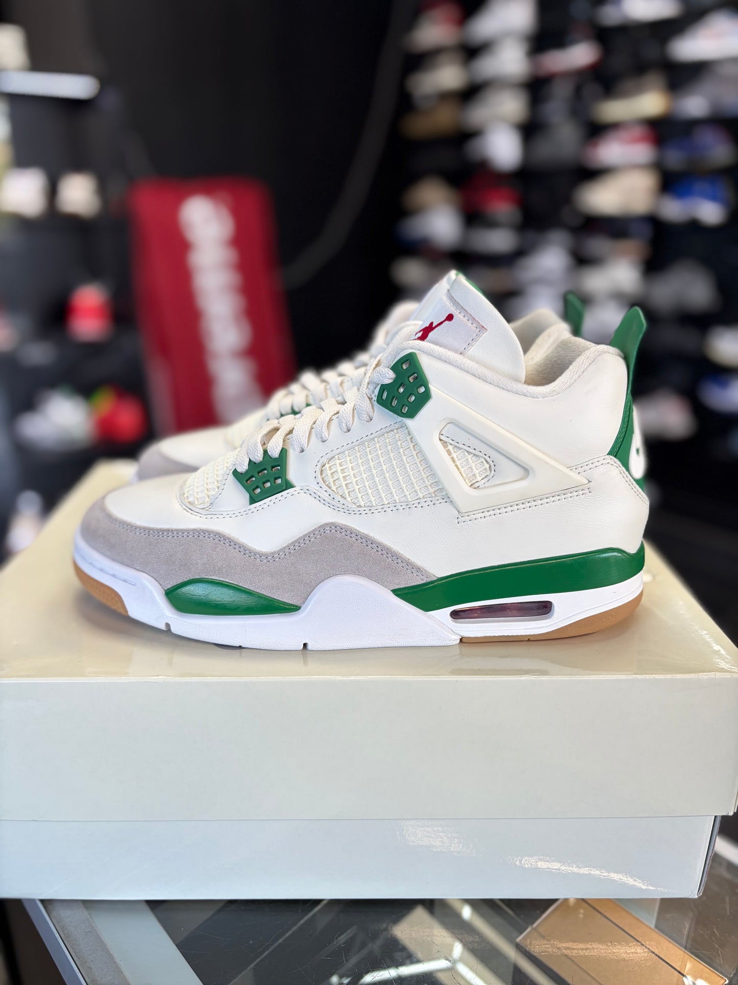 Jordan 4 SB “Pine Green” Size 10