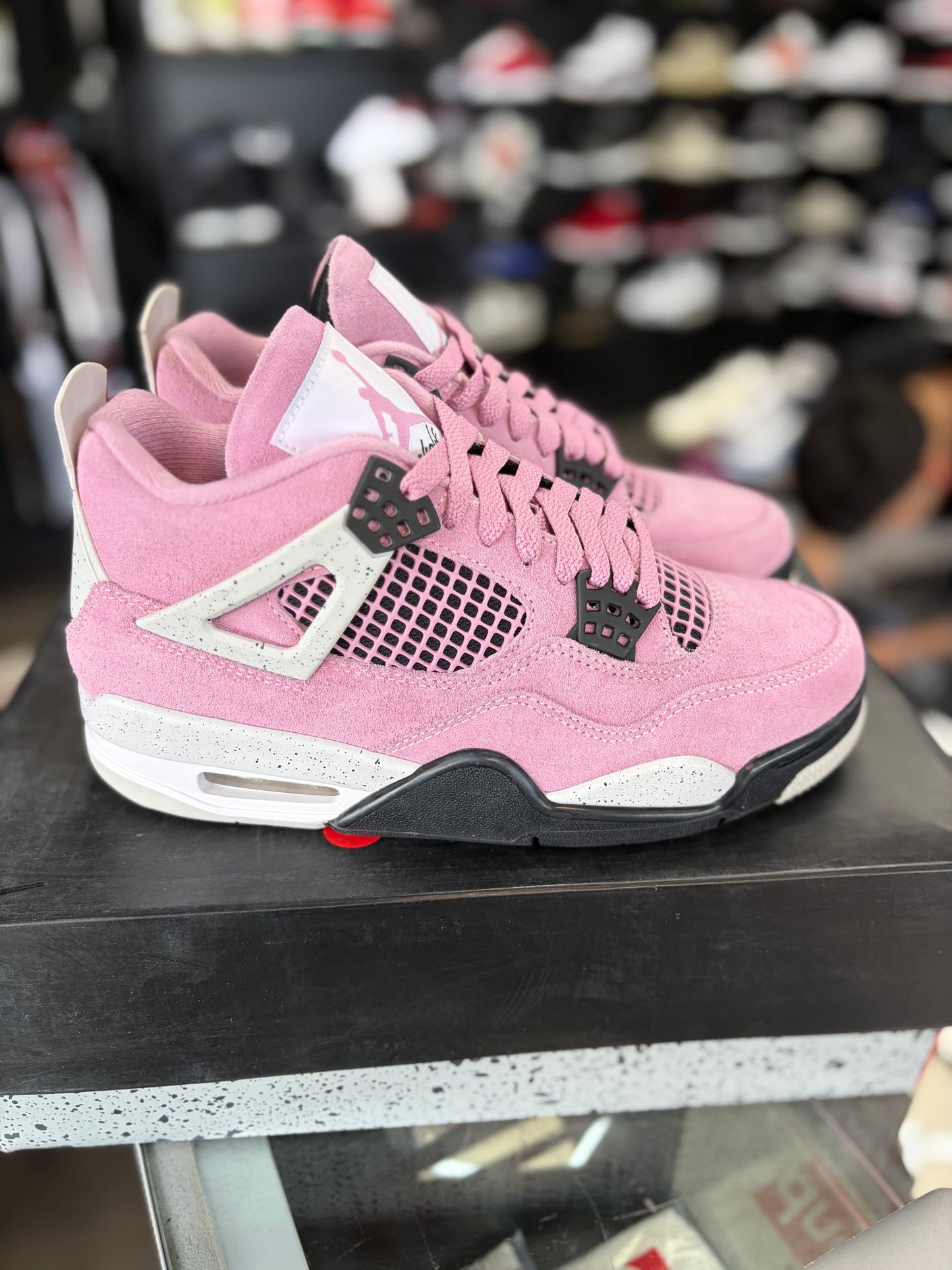 Jordan 4 “Orchid” Size 7y/8.5w