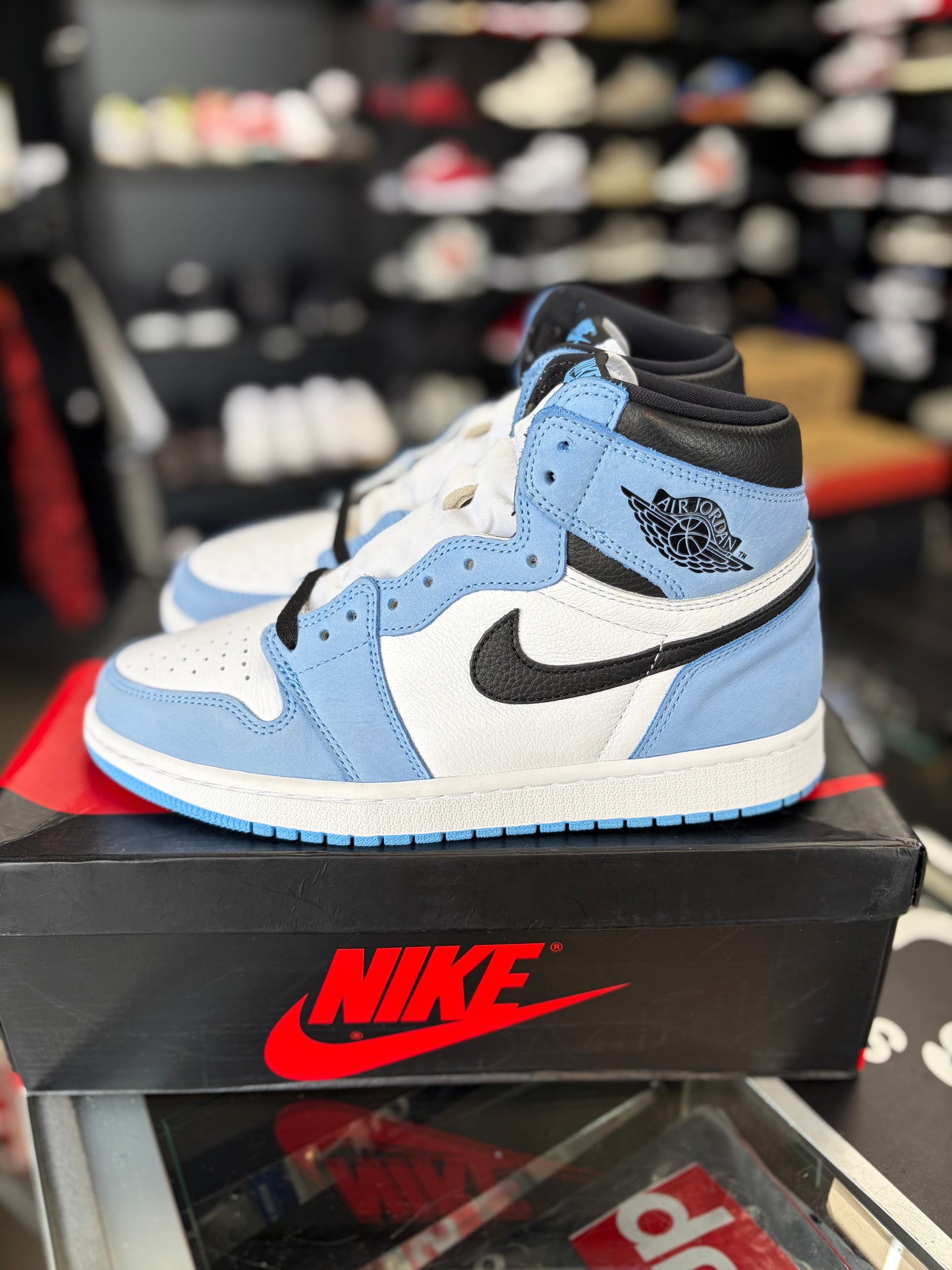 Jordan 1 “University Blue” Size 9.5
