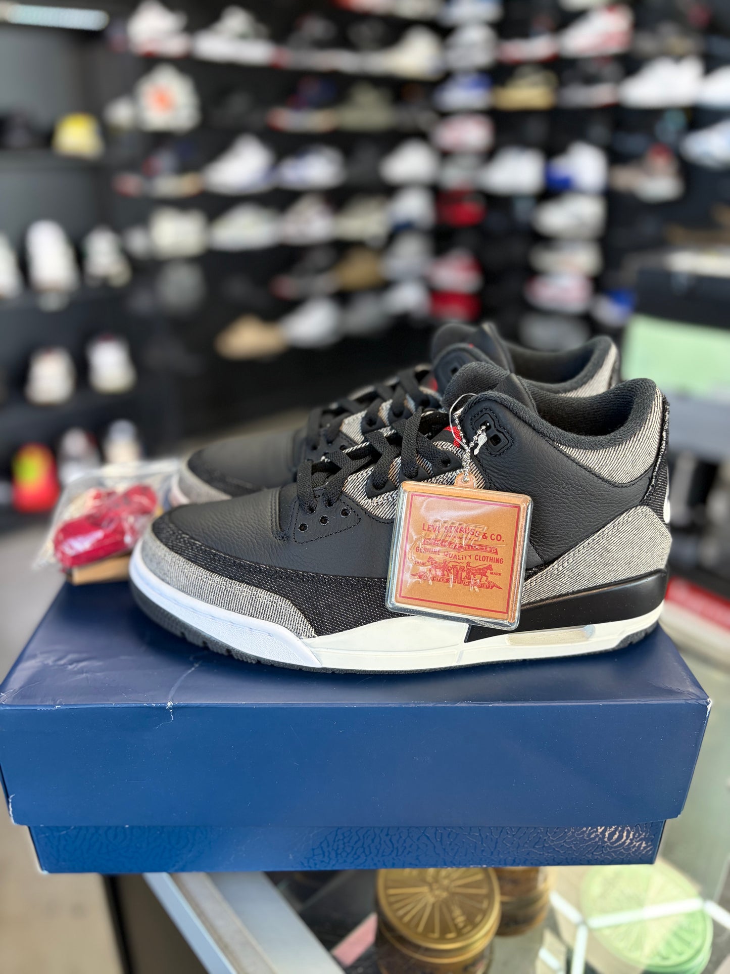 Jordan 3 x Levi “Black Denim” Size 9.5